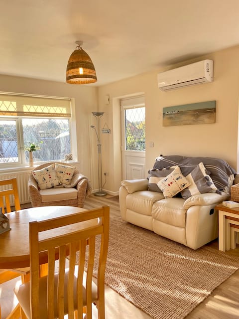 Popular Airbnb listing: Spacious bungalow / Air conditioning & Wi-Fi in Rother