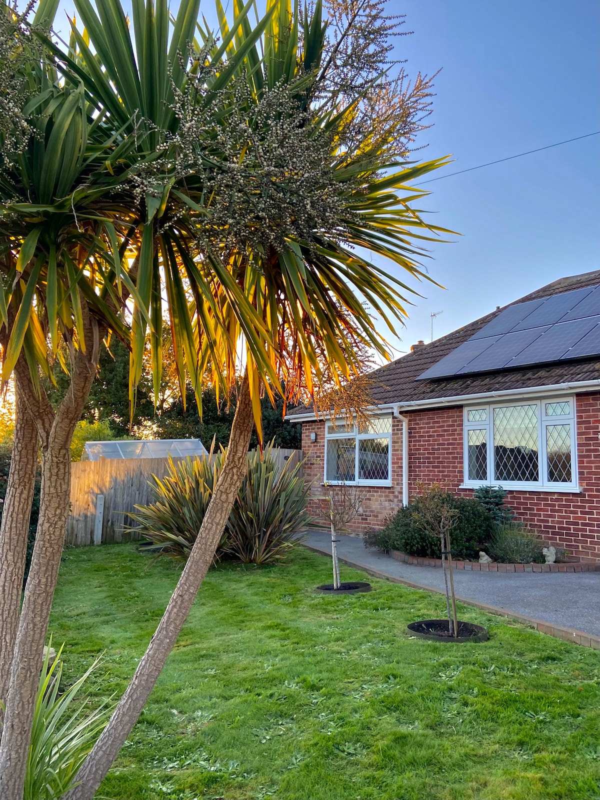 Beliebte Airbnb-Anzeige: Spacious bungalow / Air conditioning & Wi-Fi in Bexhill On Sea