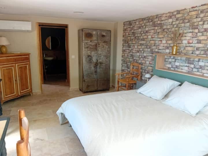 Chambre double au rez-de-chaussée