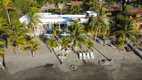 Seaside Paradise: 5-Bedroom Beach House with Pool