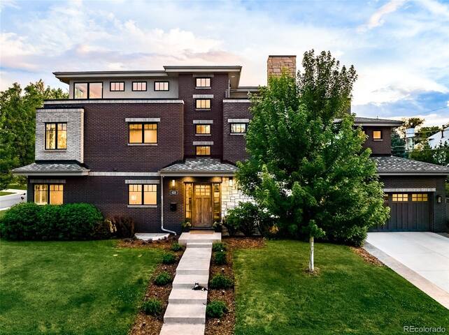 Huge LUX Family Home with Roof Deck, Chef’s Dream gallery image 2