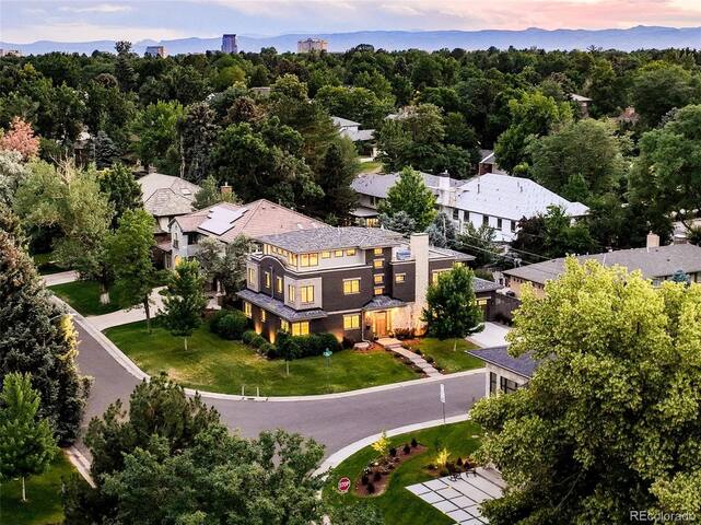 Huge LUX Family Home with Roof Deck, Chef’s Dream gallery image 3