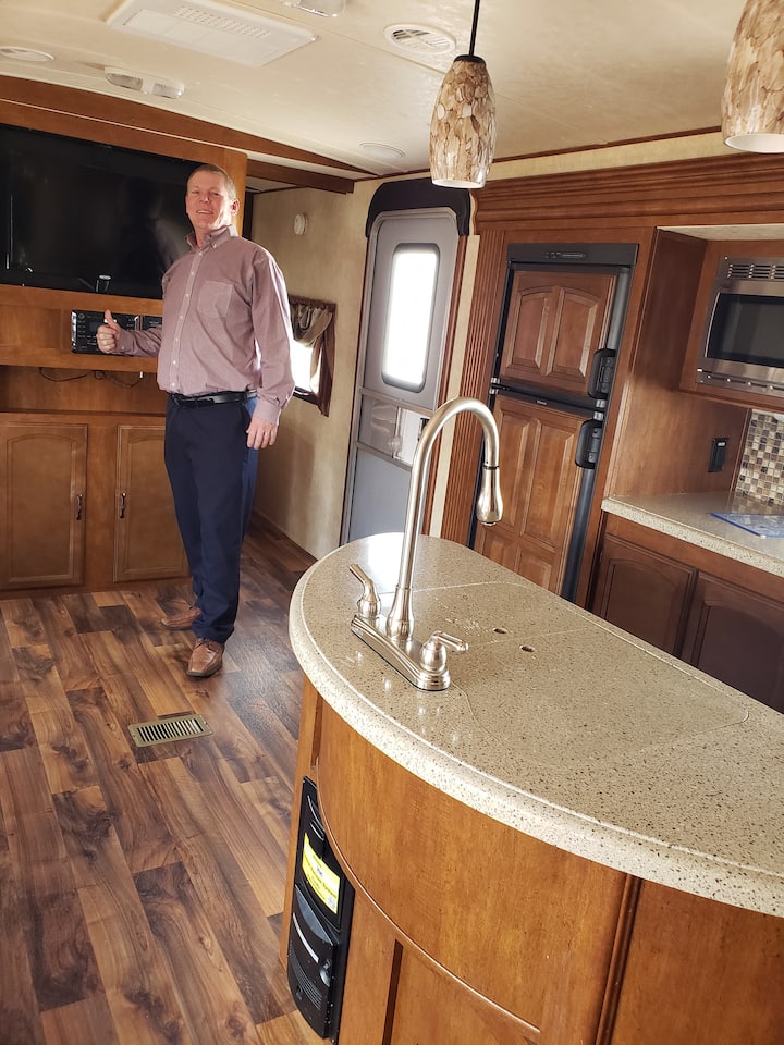 Delightful one bedroom RV near Salmon River Campers/RVs for Rent in