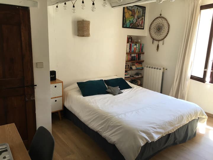 غرفة نوم 2 تطل على الفناء