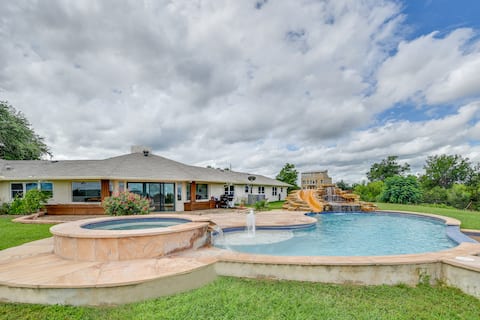 40-Acre Ranch Retreat w Pool & 2 Homes Near Austin