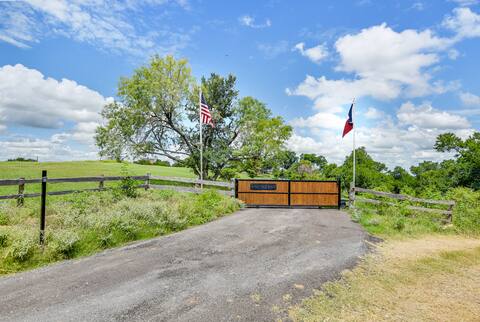 A Pleasant Resort Ranch Near Austin