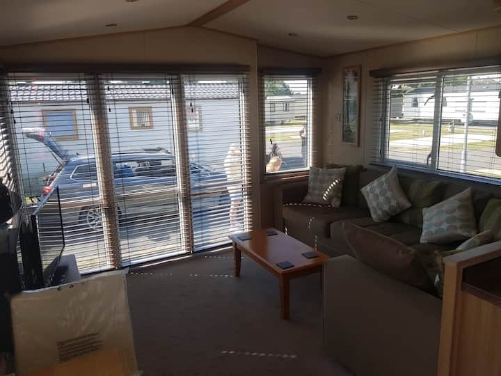 Lakeside Holiday Park - Modern 6 Berth Caravan - Burnham-on-Sea