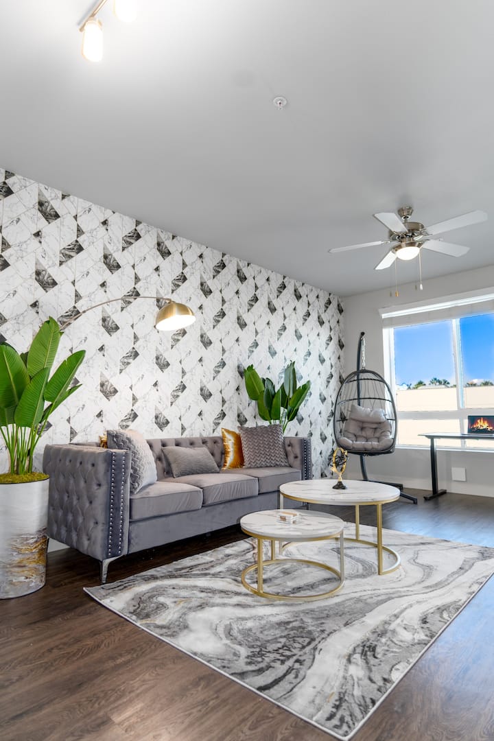 The Empress Condo - 1br W/ King Bed, Gym, Pool - Irvine, CA