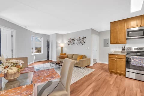 Luxurious Suite King/Queen Beds in North Bethesda