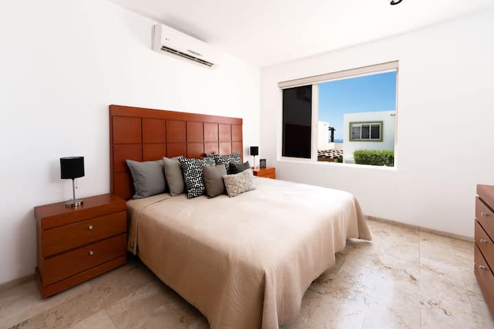 Dormitorio secundario arriba. Cama king convertible en dos camas individuales.