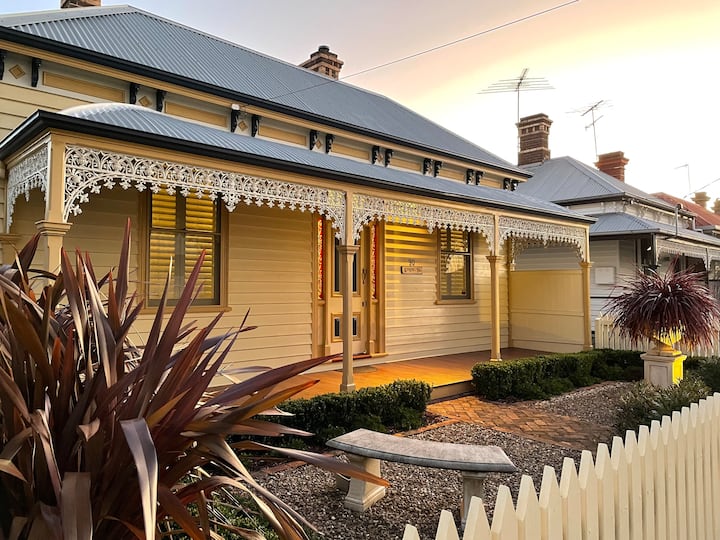 Sabina on Little Myers, house in Central Geelong