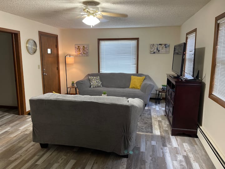 Lovely 2bedroom duplex with 2 private entrances. Condominiums for