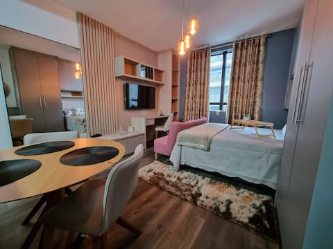 Flat charming, mob, c/air cond. wifi, pisc and academ