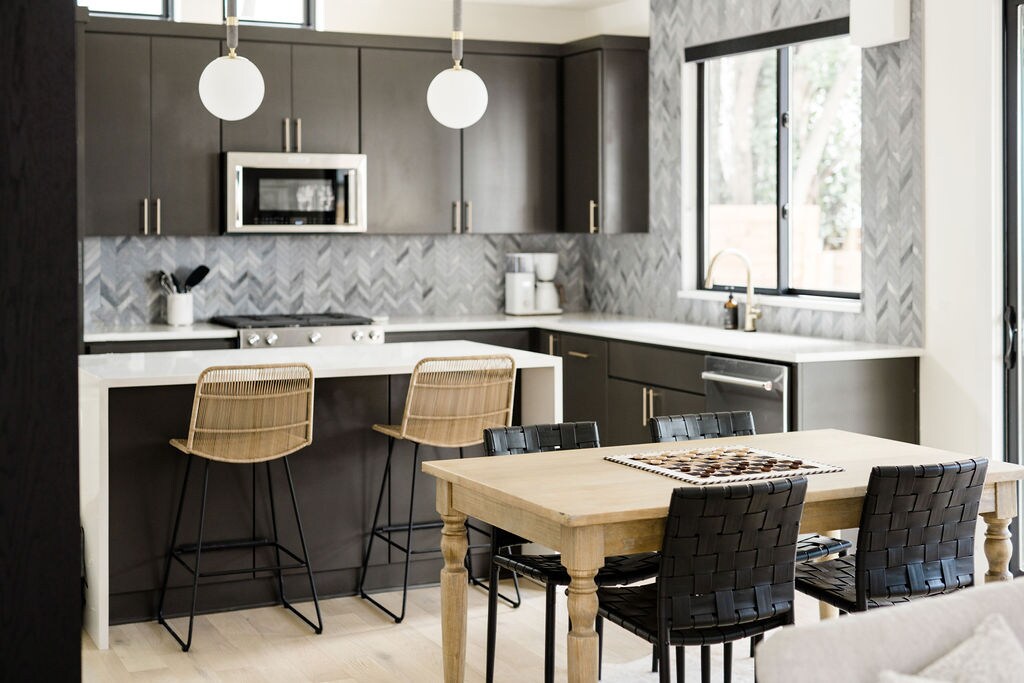 Eco-luxury private home between downtown + Airport