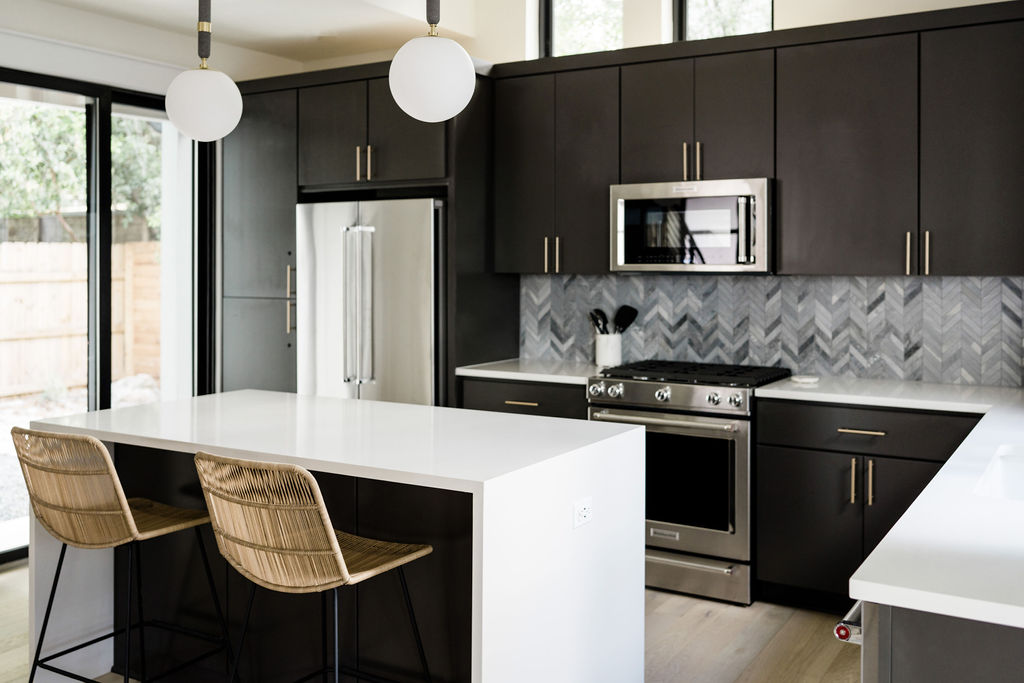 Eco-luxury private home between downtown + Airport