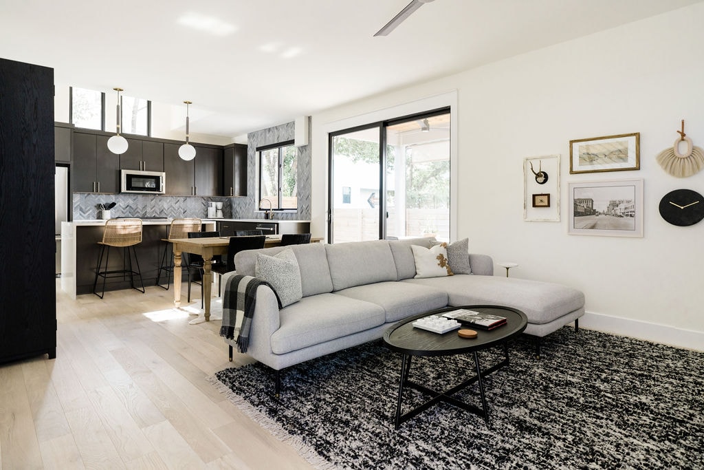 Eco-luxury private home between downtown + Airport