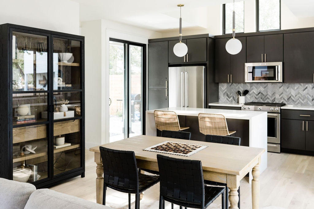 Eco-luxury private home between downtown + Airport