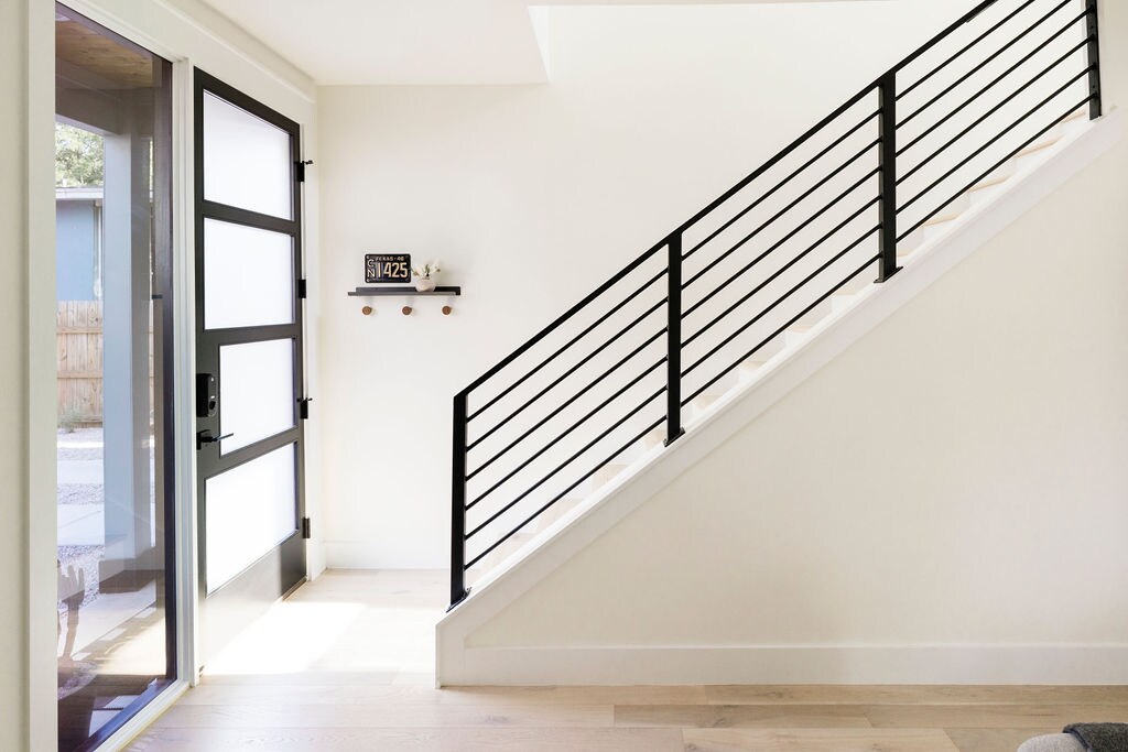 Eco-luxury private home between downtown + Airport