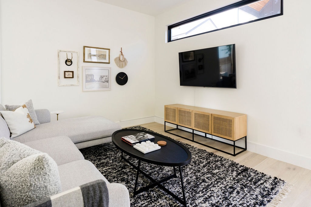 Eco-luxury private home between downtown + Airport