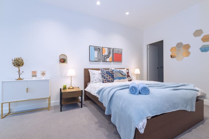 The Southern Jewel – Cozy 2 Bedroom Apt