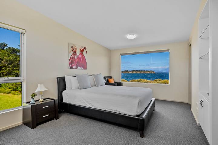 Manfield Seaside-Waterfront Luxury on Bruny Island gallery image 4
