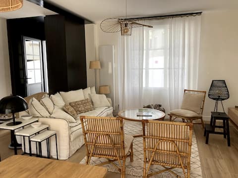 Successful Airbnb property: Charming renovated house 50 m from the sea, Roscoff in Roscoff