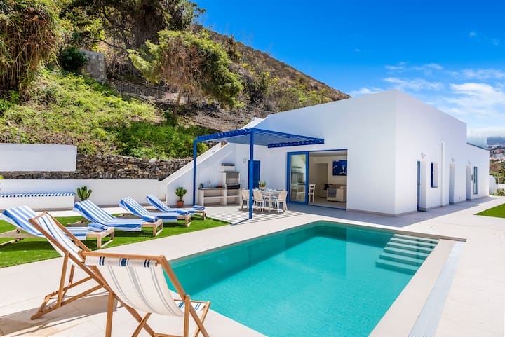 Sustainable Villa private heated pool, AirCon/Heat