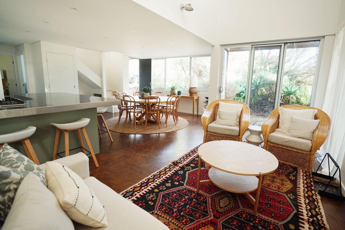 Popular Airbnb listing: Green Island Hideaway in Shoalhaven City Council