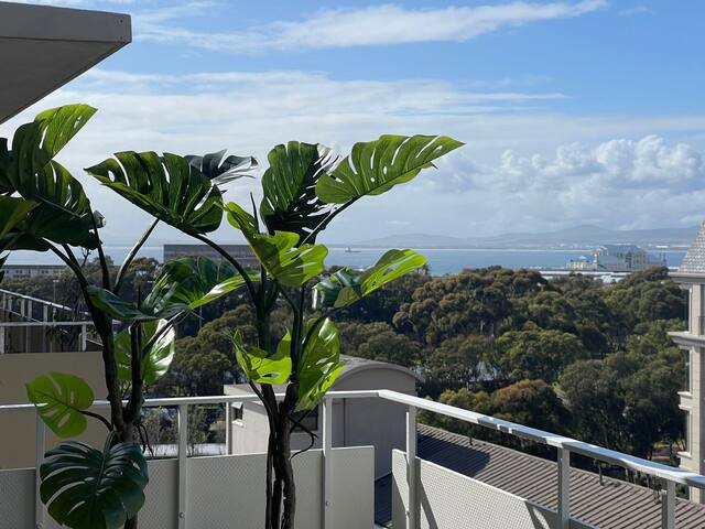 Idyllic 3 bedroom apartment Green Point Cape Town gallery image 3