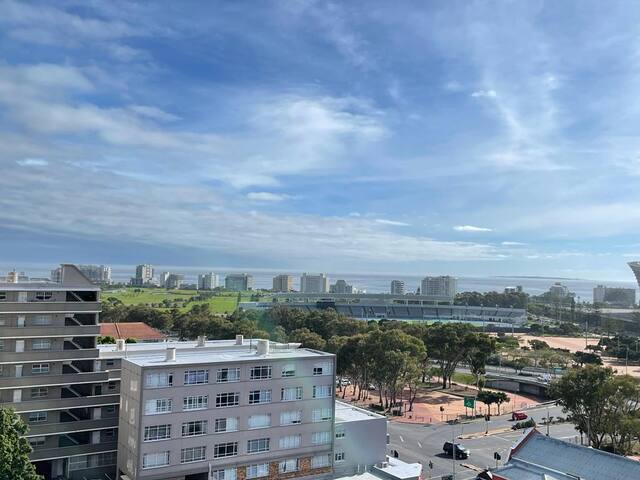 Idyllic 3 bedroom apartment Green Point Cape Town gallery image 5