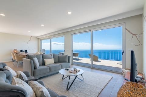 Imóvel de sucesso: Magnolia Villa with a sea view and heated private pool em Madeira
