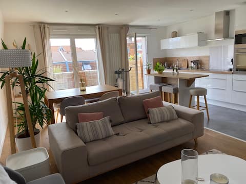 Popular Airbnb listing: Charming and convenient apartment in La Madeleine