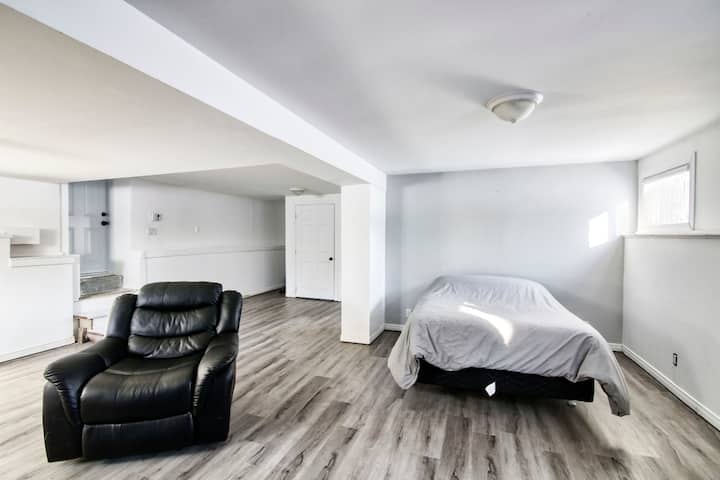 6e lit au sous-sol/6th เตียงในห้องใต้ดิน