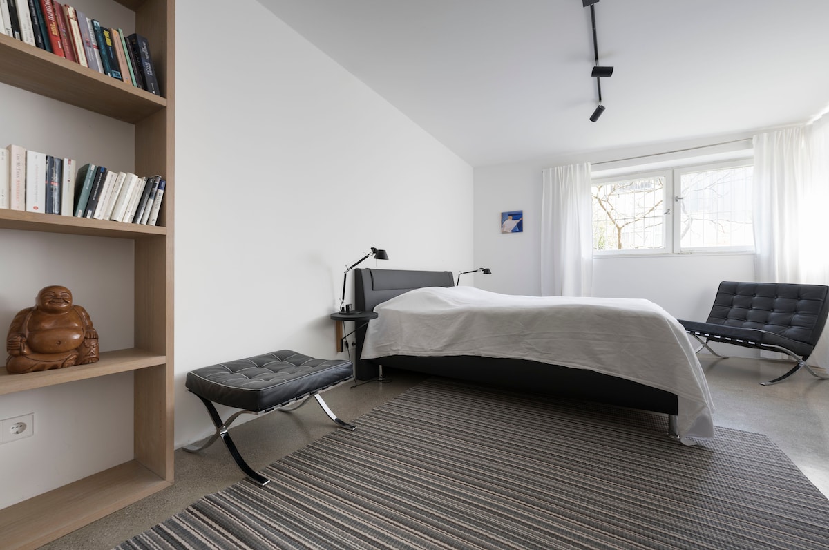 Successful Airbnb property: Designer ceiling in Friedenheim