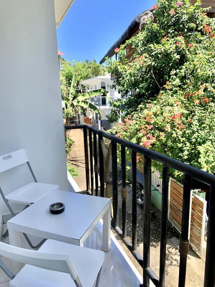 Spacious, fully equipped apartment 2 min to beach Apartments for