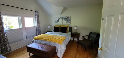 Walk to West Hartford Center from this studio apt
