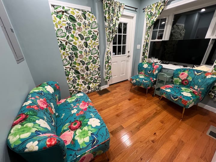 Cambridge Cozy Townhouse With Parking - Boston, MA