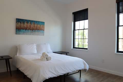 Beautiful- 1 Bed/1 Bath in Lux Building