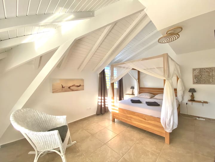 Habitación con cama de matrimonio de 160 x 200 en 1ª planta