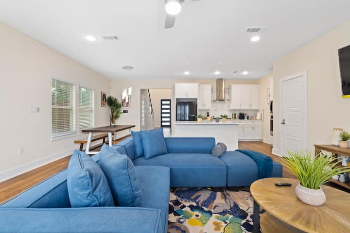 Modern Chic Spacious 5br Home In Dallas W/ 8 Beds! - Dallas, TX