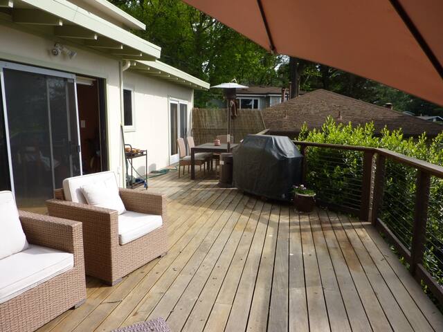 Spectacular Bay Views, Steps from Redwood Park! gallery image 4