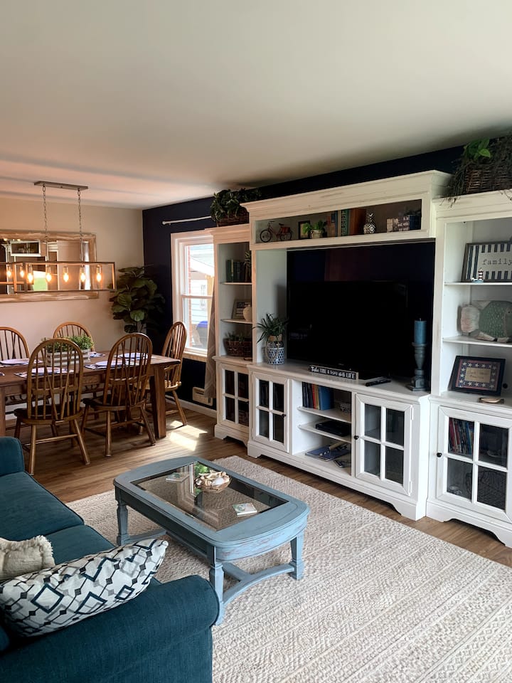 Centrally Located Empire Estates - Bloomington