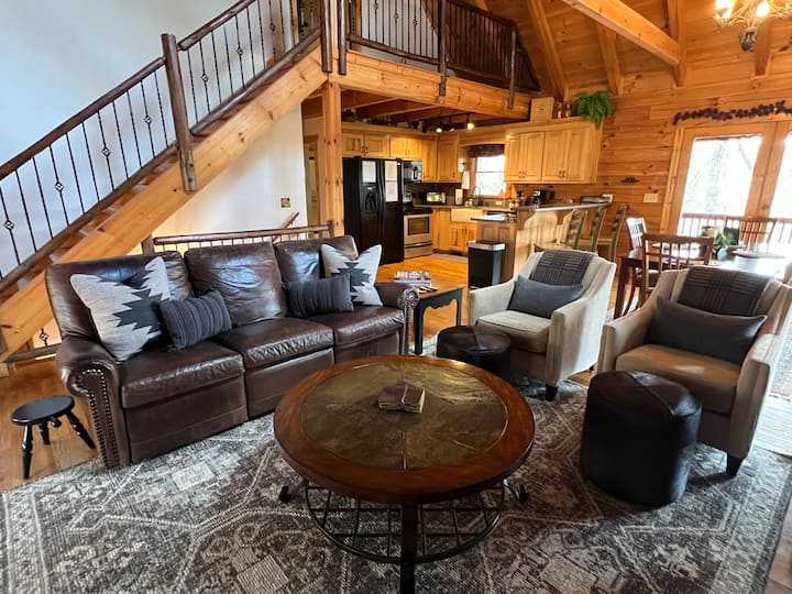 Luxury Log Cabin + Hot Tub + Mins To Downtown - Suches, GA