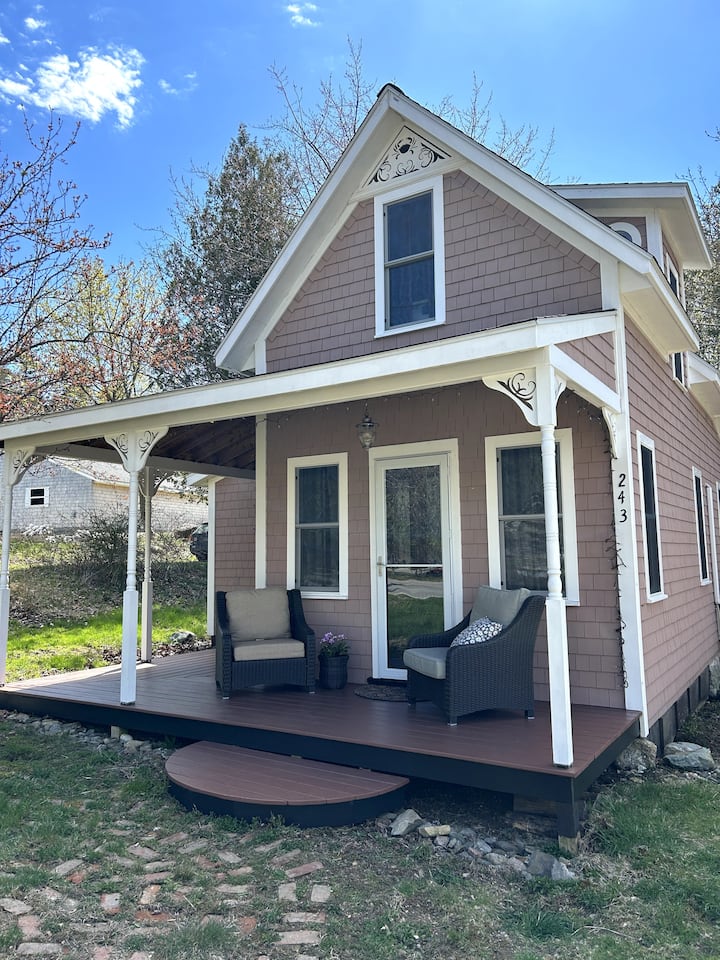Open all Winter, Cozy, Pet friendly Cottage Houses for Rent in