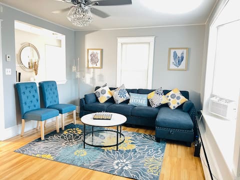 CozyHaven, minutes to Downtown & Local Beaches