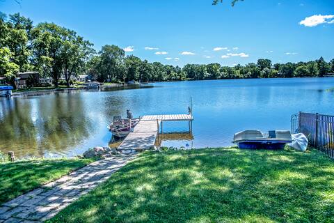 Cozy Lakefront on all sports fox lake! Quiet lake!