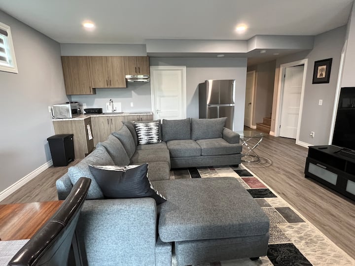 Bridgwater Haven. 2 Queen Beds. Private & Clean Guest suites for Rent