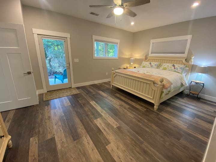 Მასტერ კინგის საწოლი/პირდაპირი წვდომა პატიოზე