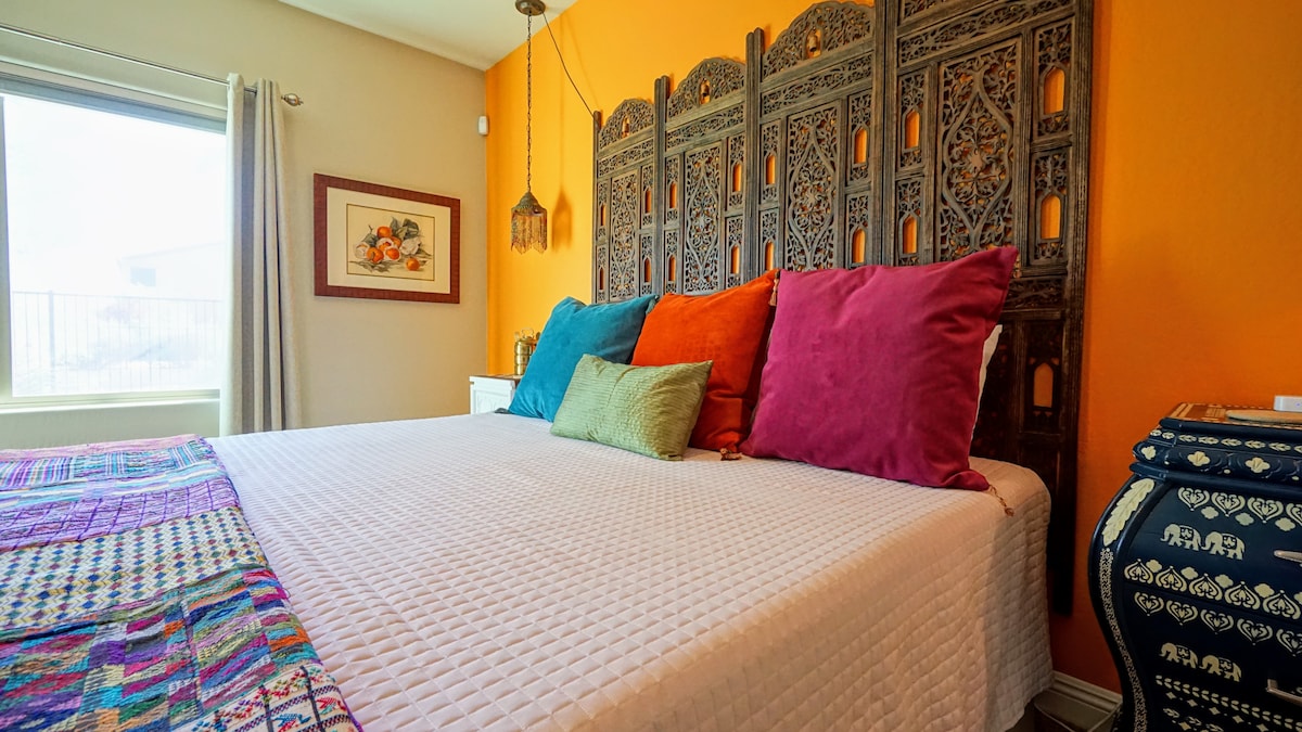 Dormitorio principal con TV inteligente 