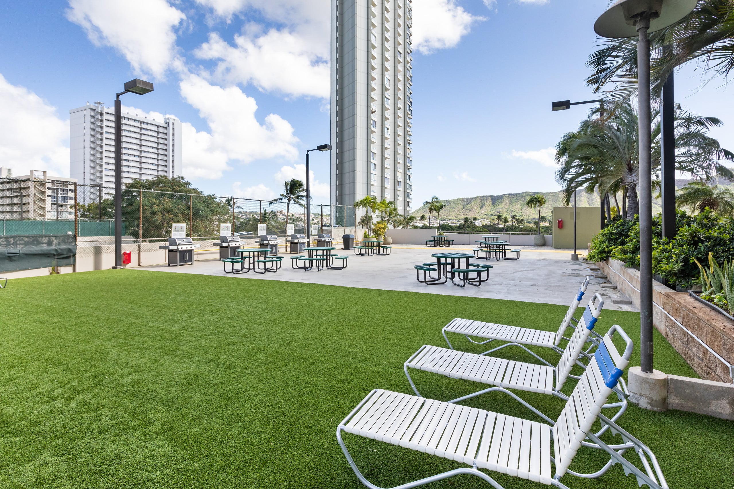 Condo in Honolulu · ★4.82 · 1 bedroom · 2 beds · 1 private bath - Image 27